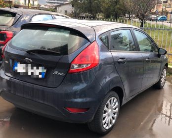 Ford Fiesta 1.4 TDCi 70CV 5 porte Titanium- si neopatentati