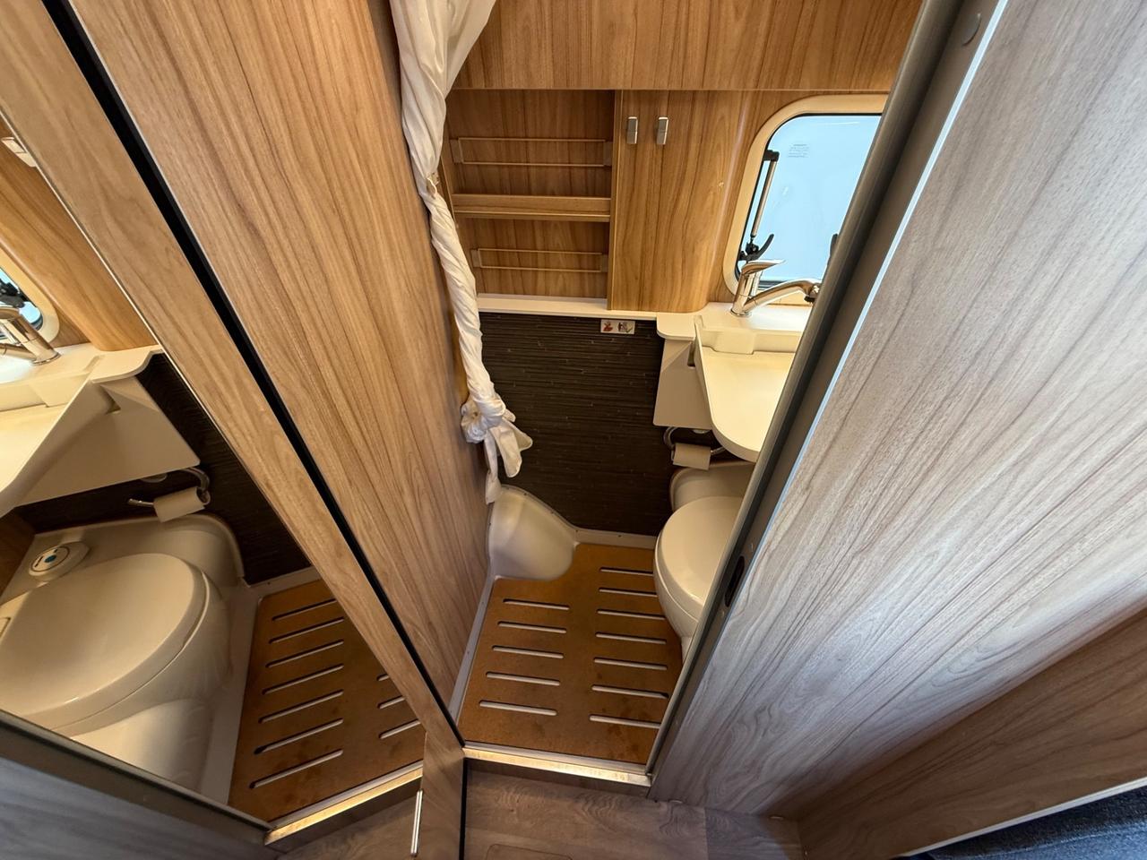 HYMER GRAND CANYON S CROSSOVER 5.93 MERCEDES AUTOMATICO