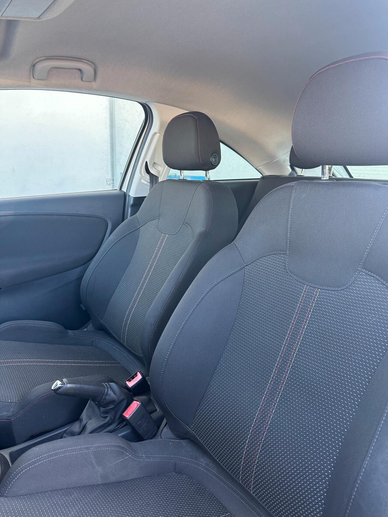 Opel Corsa 1.2 Coupé Black Edition