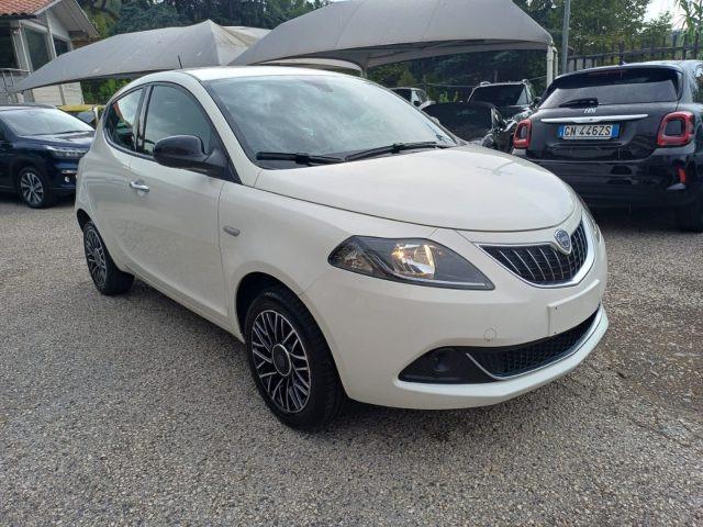 LANCIA Ypsilon 1000 HYBRID PLATINO 70CV CAM CARPLAY CERCHI ITALIA
