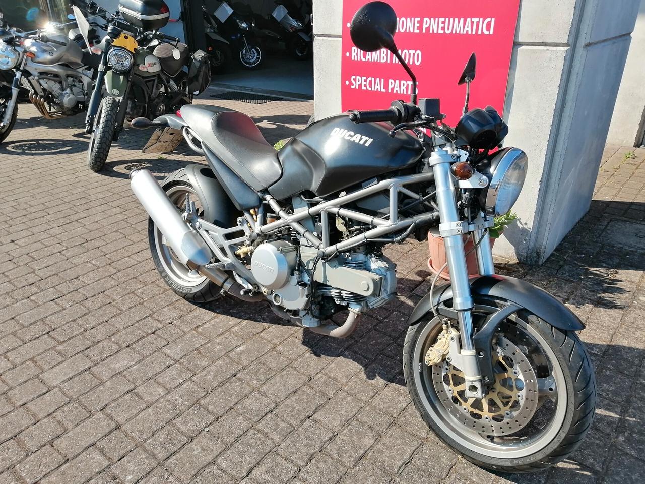Ducati Monster 620 dark