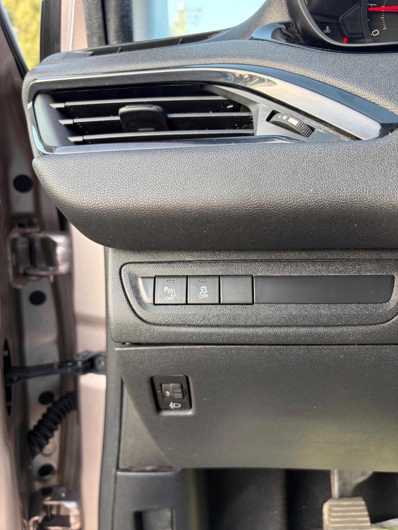 Peugeot 208 1.2 VTi 82 CV 5 porte Allure