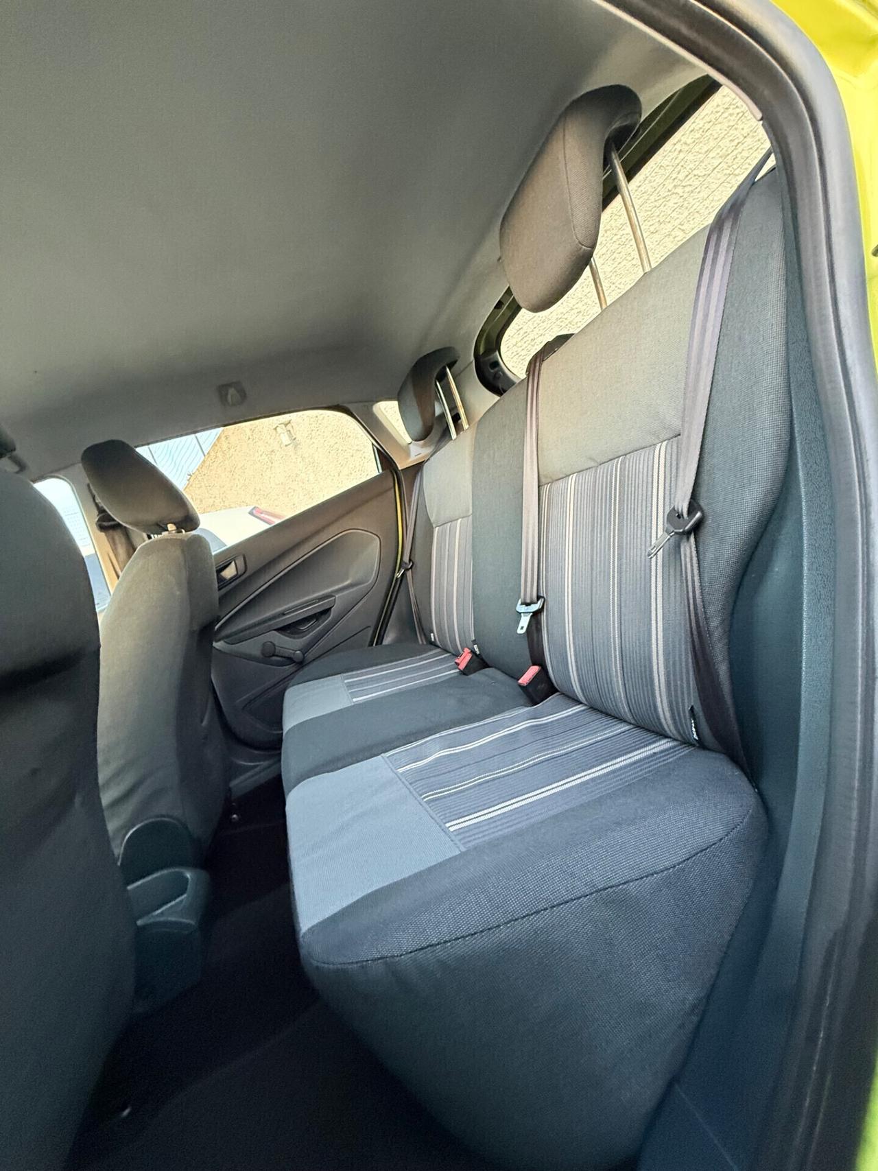 Ford Fiesta 1.4 TDCi 68CV 5 porte,radio,clima,comandi al volante