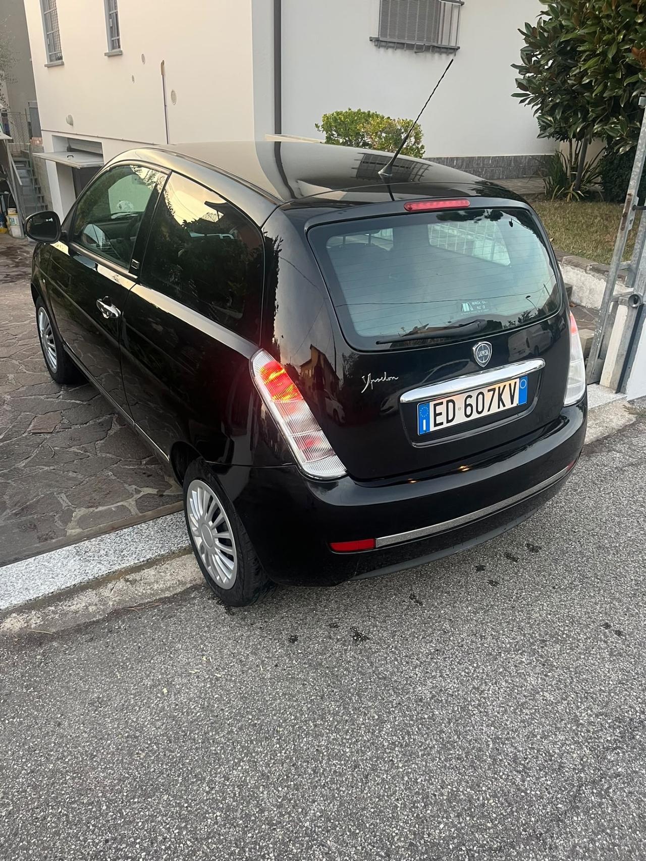 Lancia Ypsilon 1.3 MJT 75 CV 111000km TAGLIANDATA