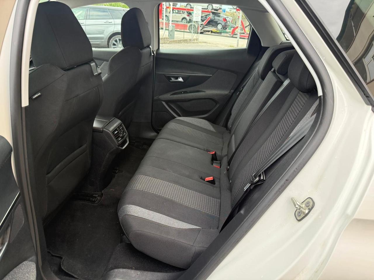 Peugeot 3008 BlueHDi 130 S&S EAT8 Business