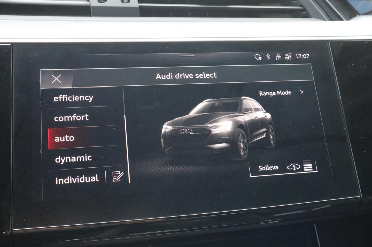 Audi e-tron 55 Quattro 408 CV Black Line - Cerchi da 21" Gancio traino