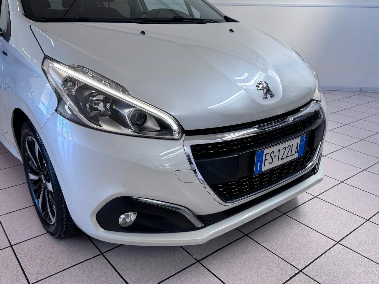 Peugeot 208 1.2 BENZINA 5 PORTE Signature