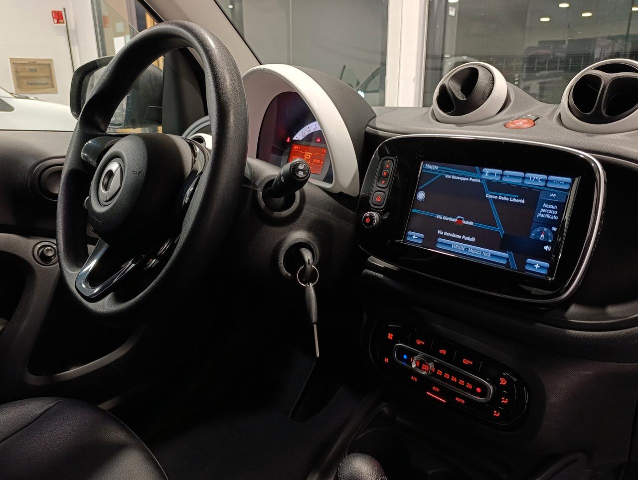 Smart ForTwo 70 1.0 twinamic Youngster 2018 Navi/tetto Panorama/Pelle
