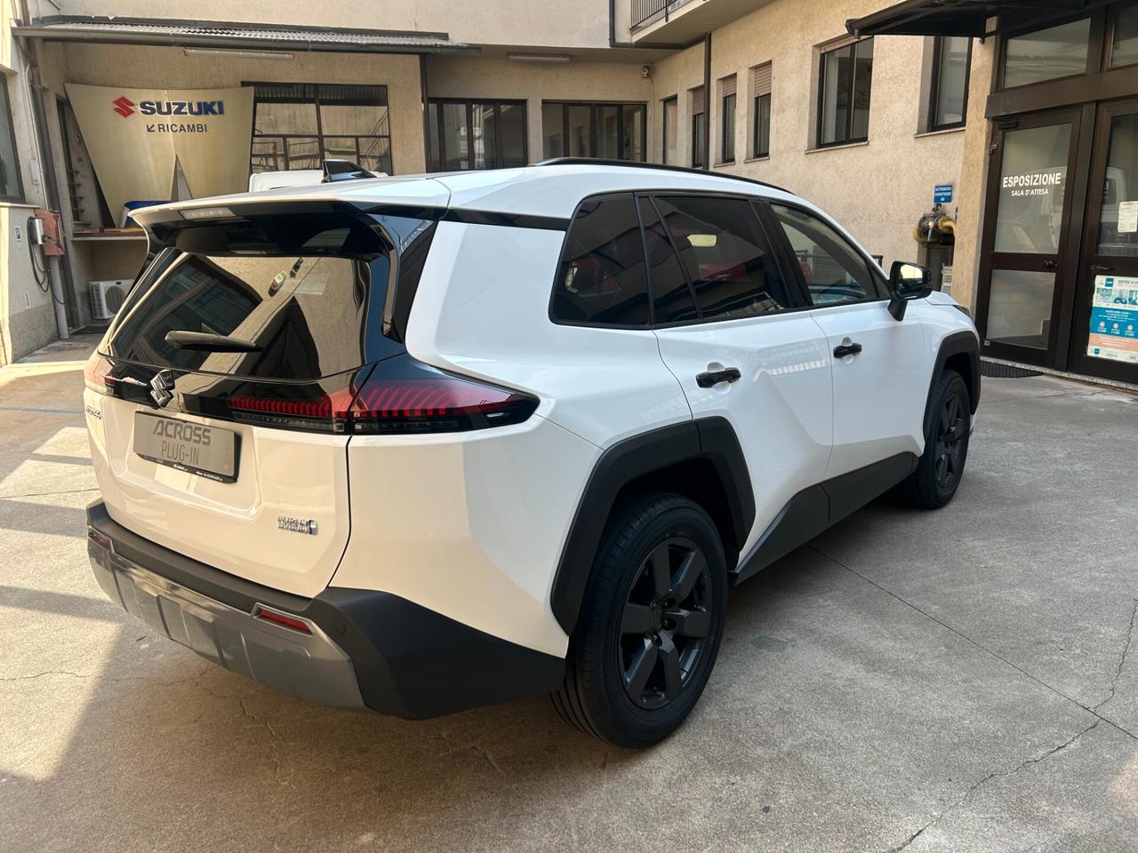 NUOVA Suzuki Across Plug-in Hybrid 4X4