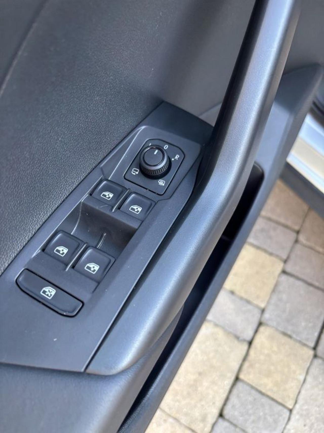 Volkswagen T-Cross 1.0 TSI 115 CV Life LED-APP CONNECT-17"