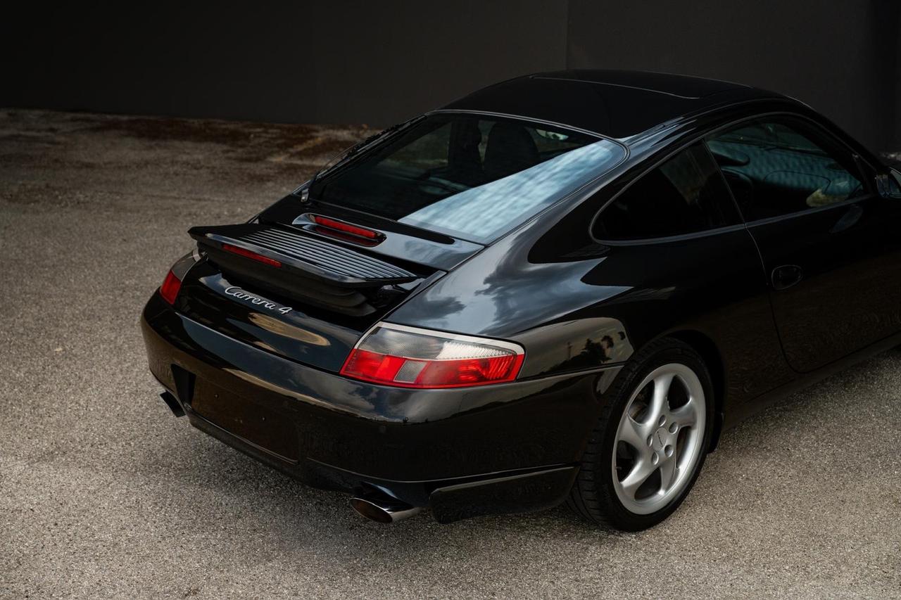 Porsche 911 Carrera cat Coupé