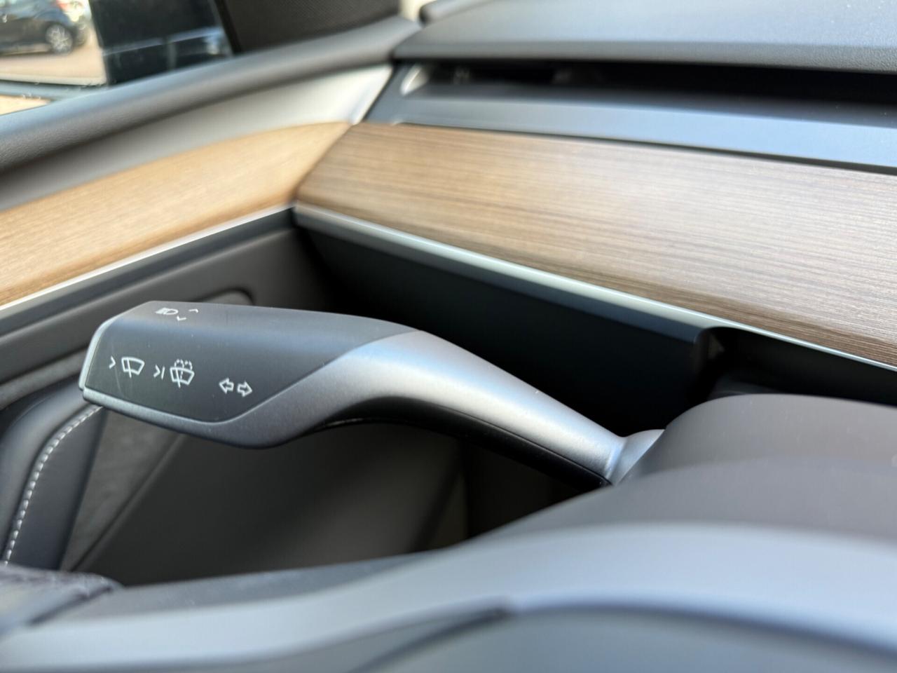 Tesla Model Y Dual Motor Long Range AWD