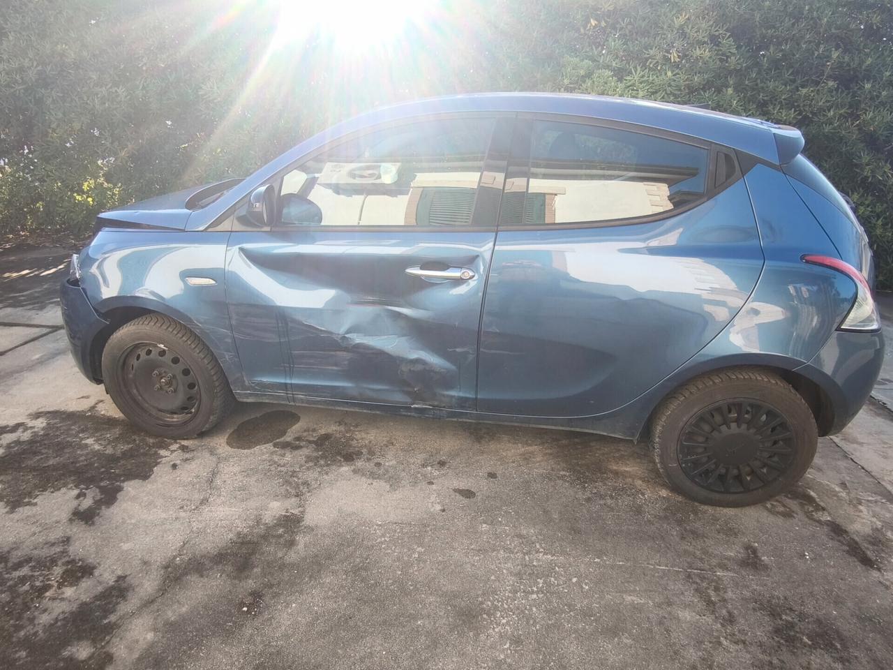 Lancia Ypsilon 1.0 Hybrid INCIDENTATA
