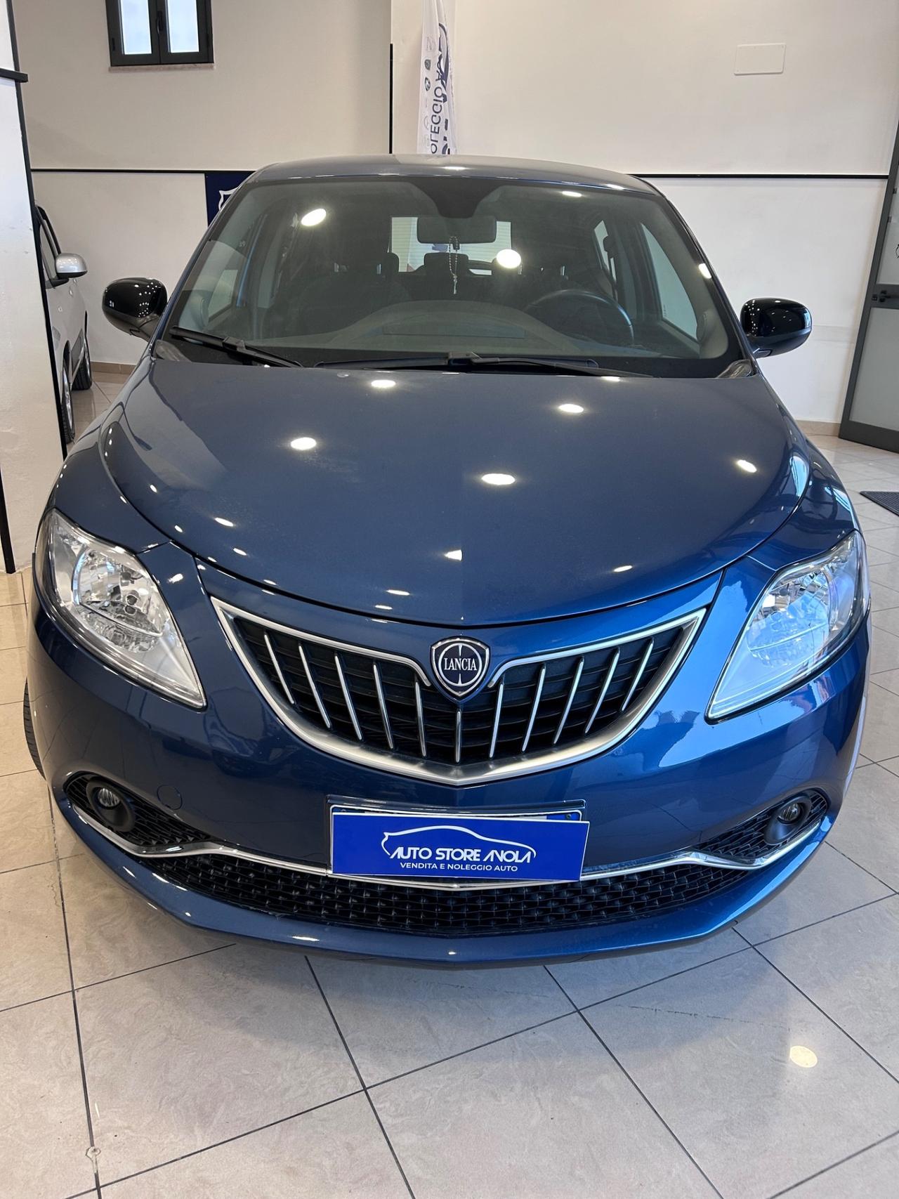 Lancia Ypsilon 1.0 FireFly 5 porte S&S Hybrid Silver