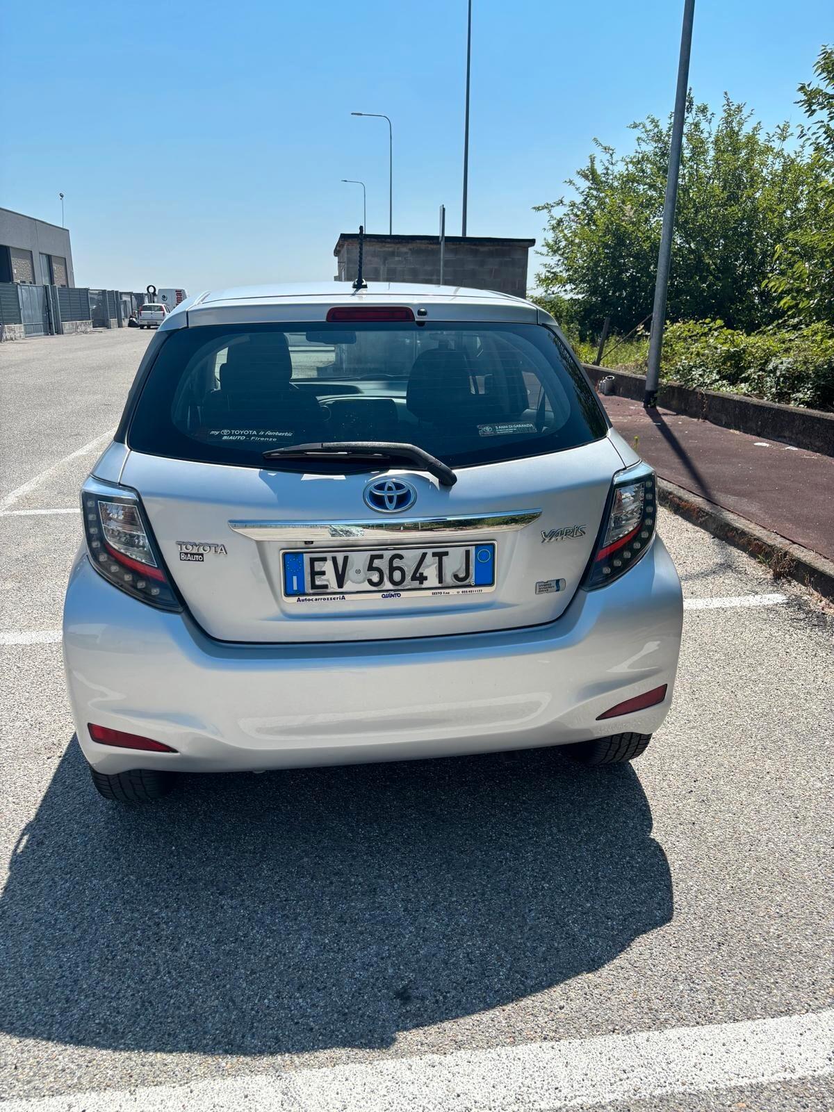 Toyota Yaris 1.5 Hybrid 5 porte Lounge Più GARANZIA UFFICIALE 3 ANNI TAGLIANDI CERTIFICATI KM ORIGINALI