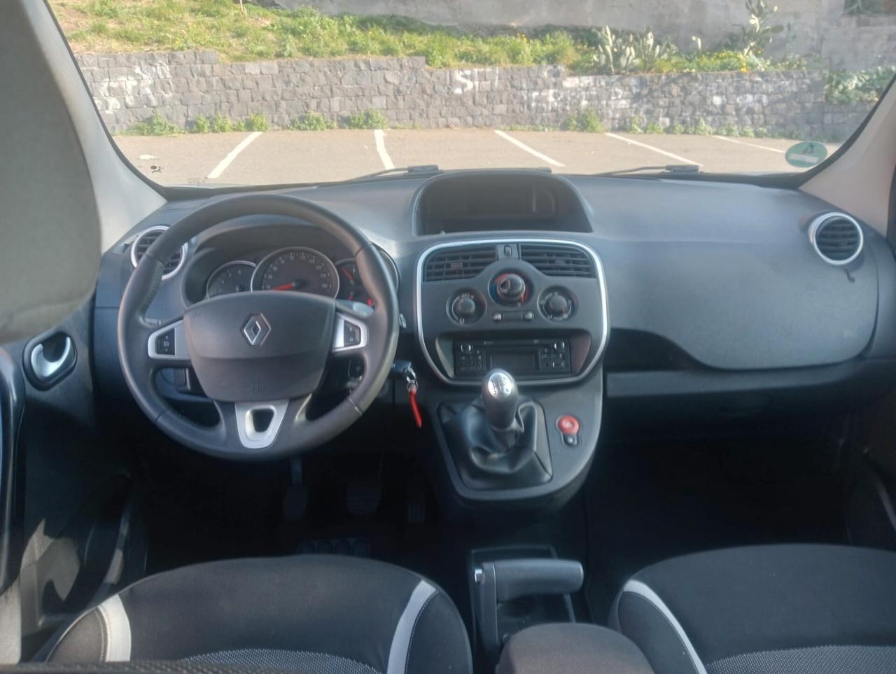 Renault Kangoo Pianale ribassato con rampa disabili in carrozzina