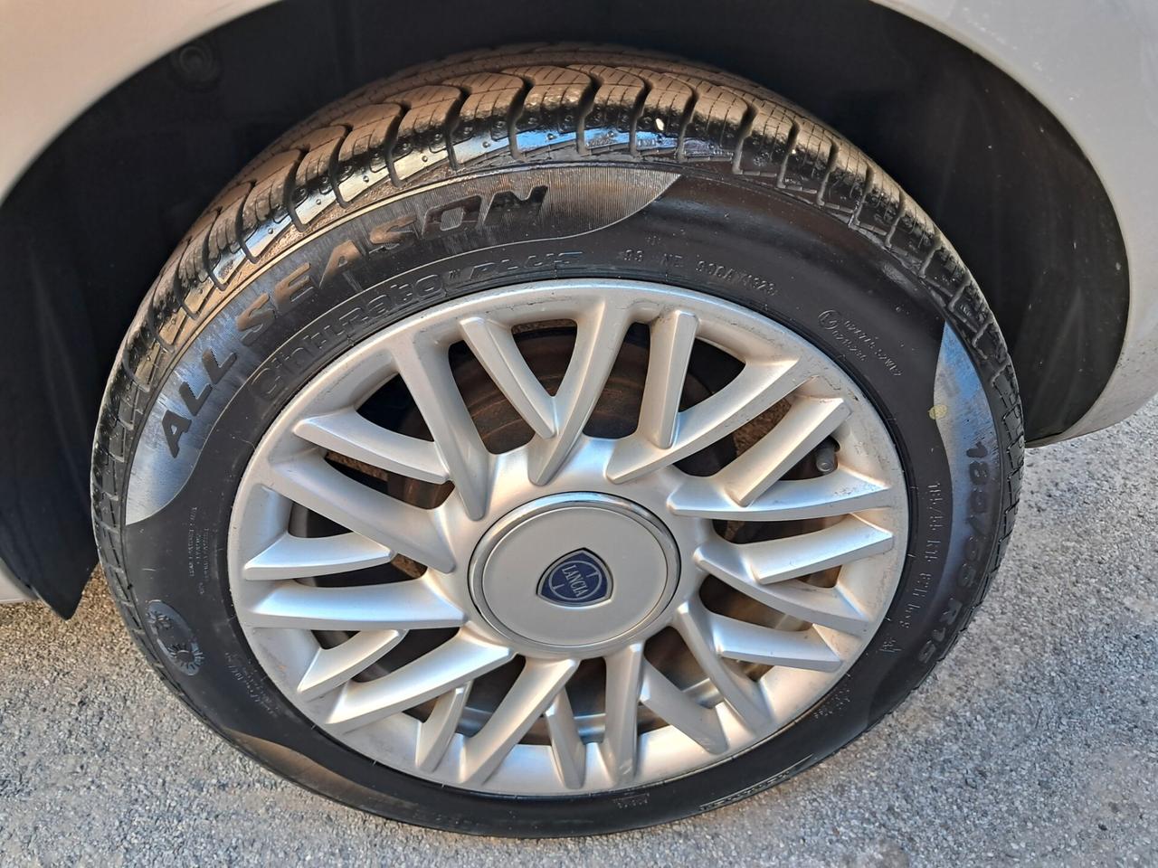 Lancia Ypsilon 1.2 69 CV 5 porte Gold