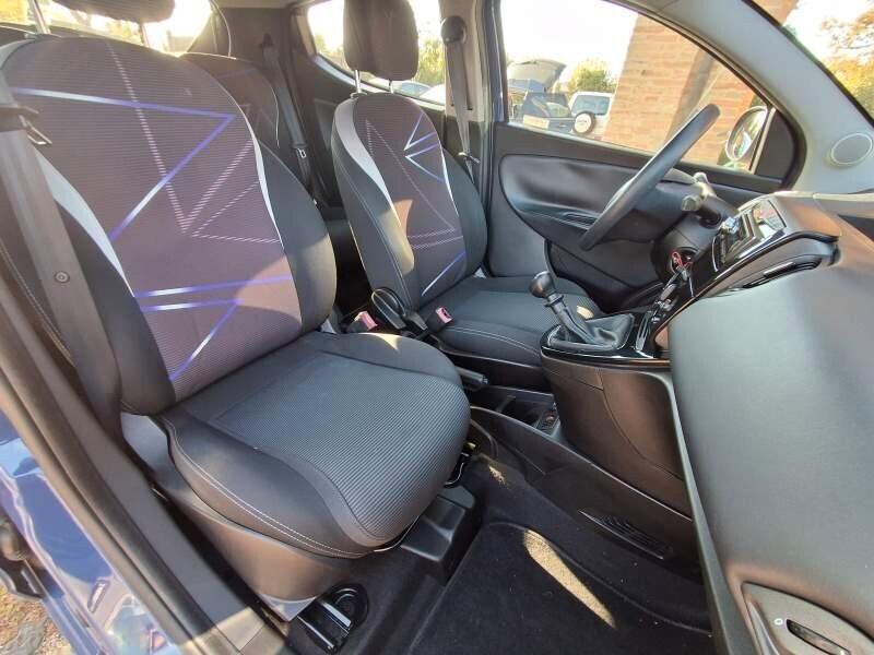 Lancia Ypsilon 0.9 TwinAir 85 CV 5 porte Metano Ecochic