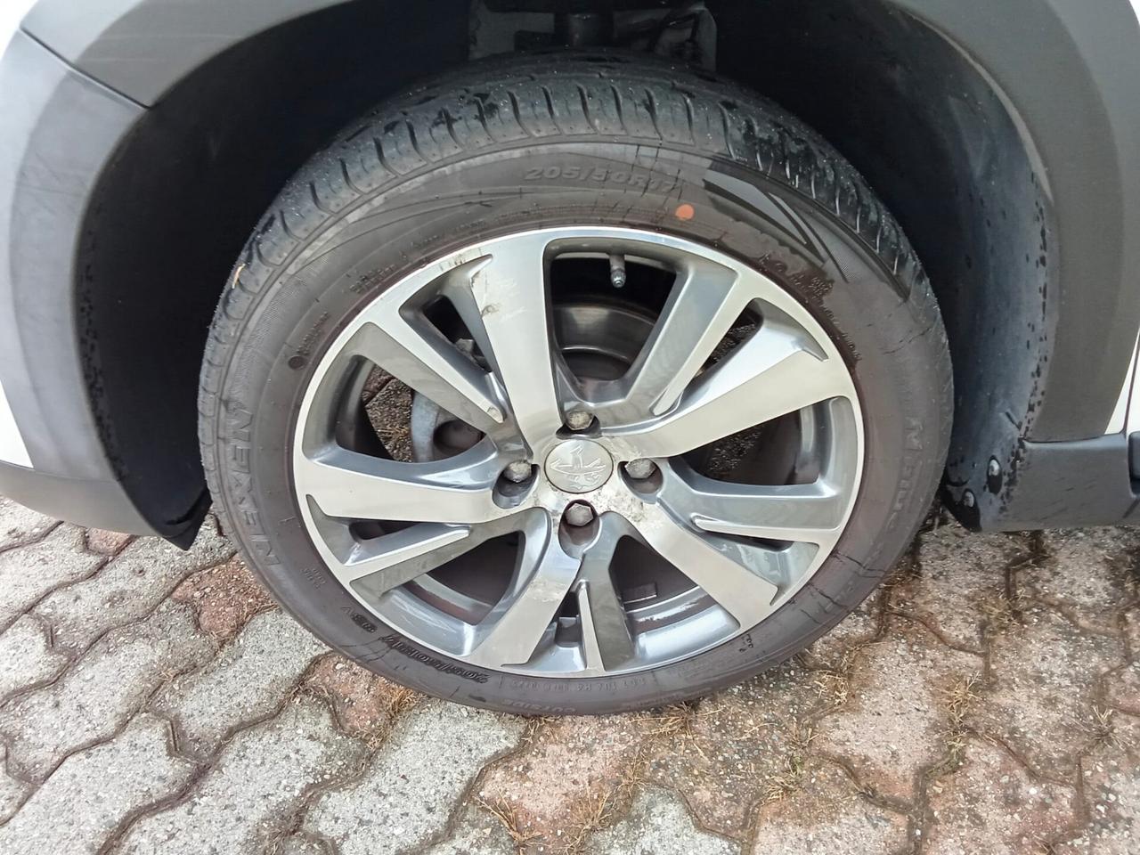 Peugeot 2008 BlueHDi 100 S&S Allure