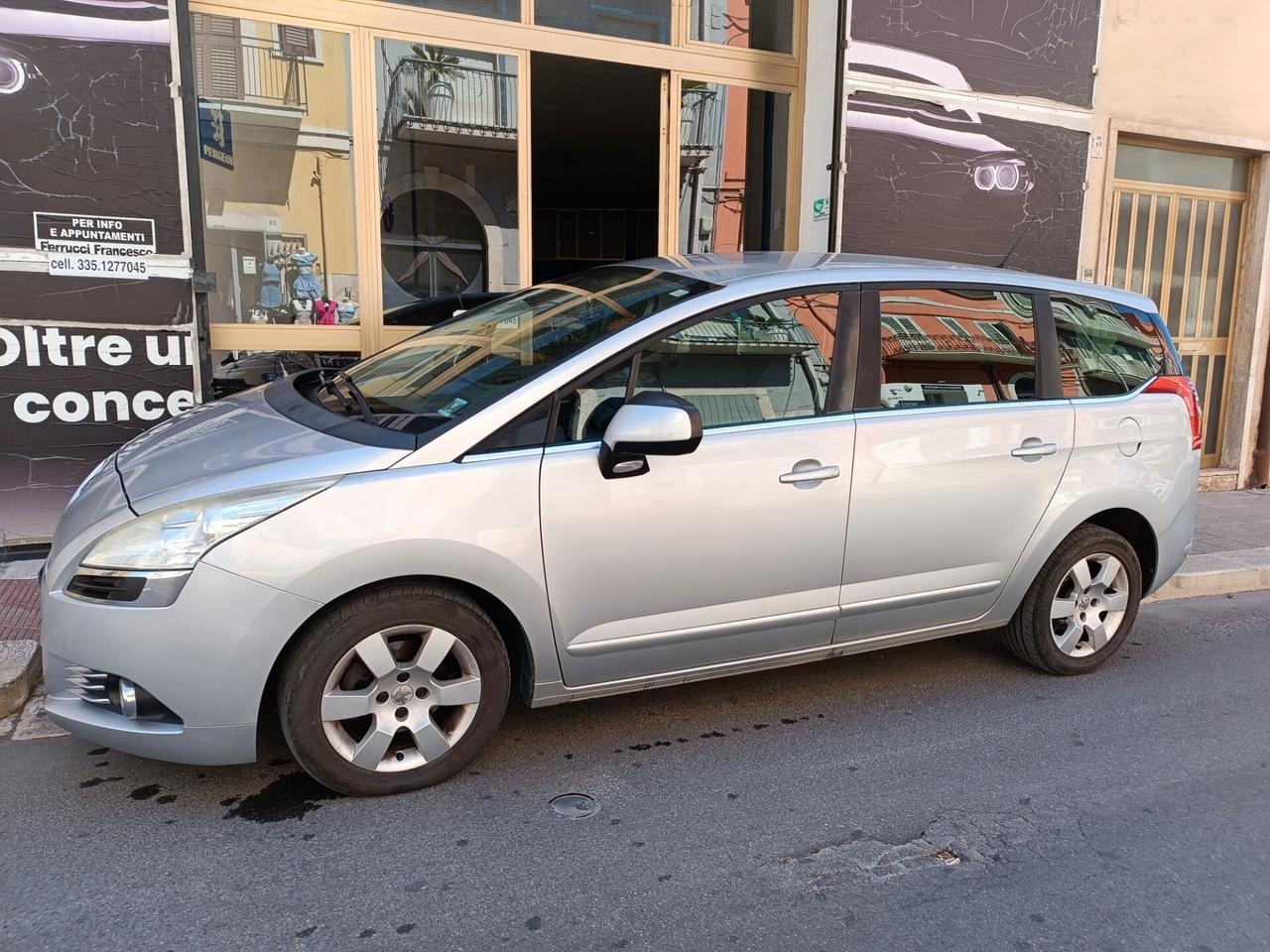 Peugeot 5008 1.6 HDi 112CV ALLURE 7 POSTI NAVI GANCIO TRAINO