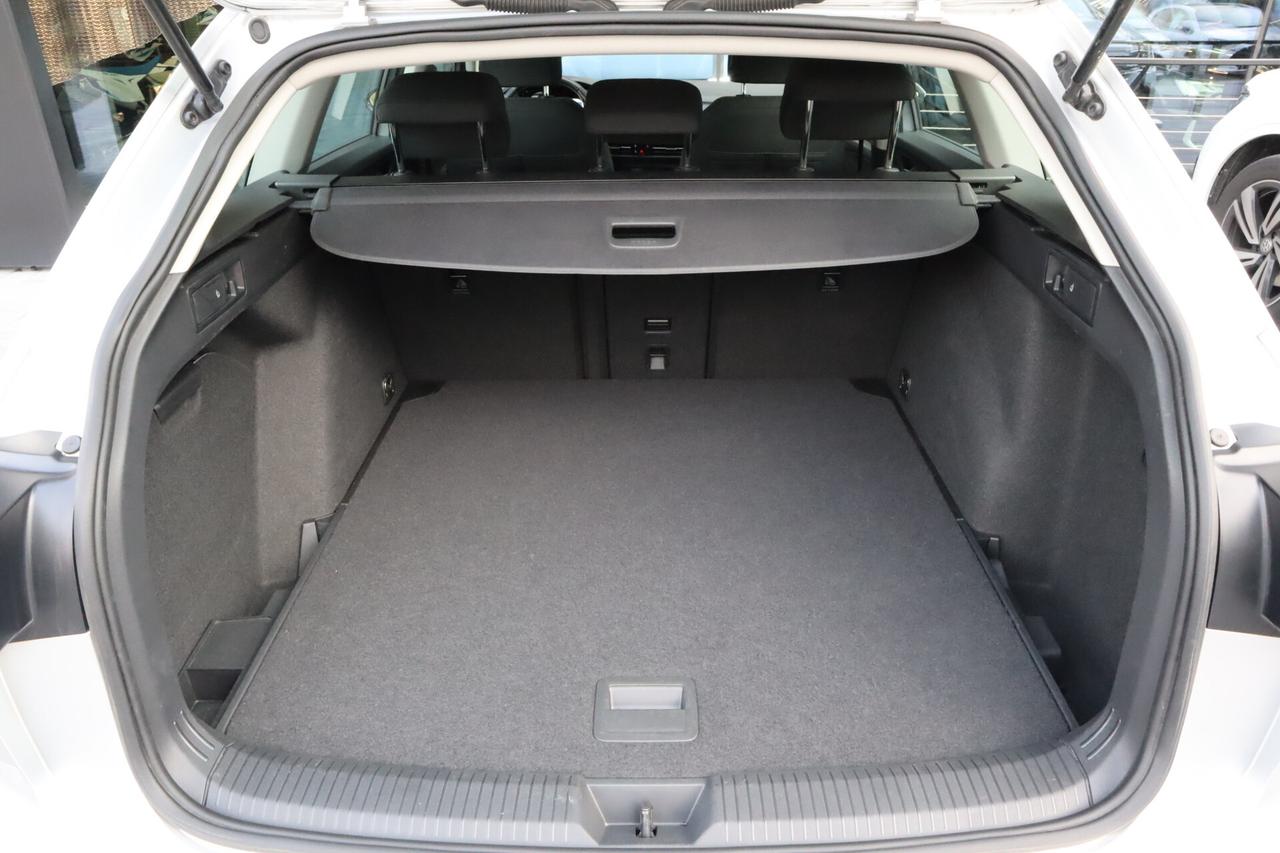 Volkswagen Golf Variant 2.0 TDI 150 CV Life NAVI LED ACC