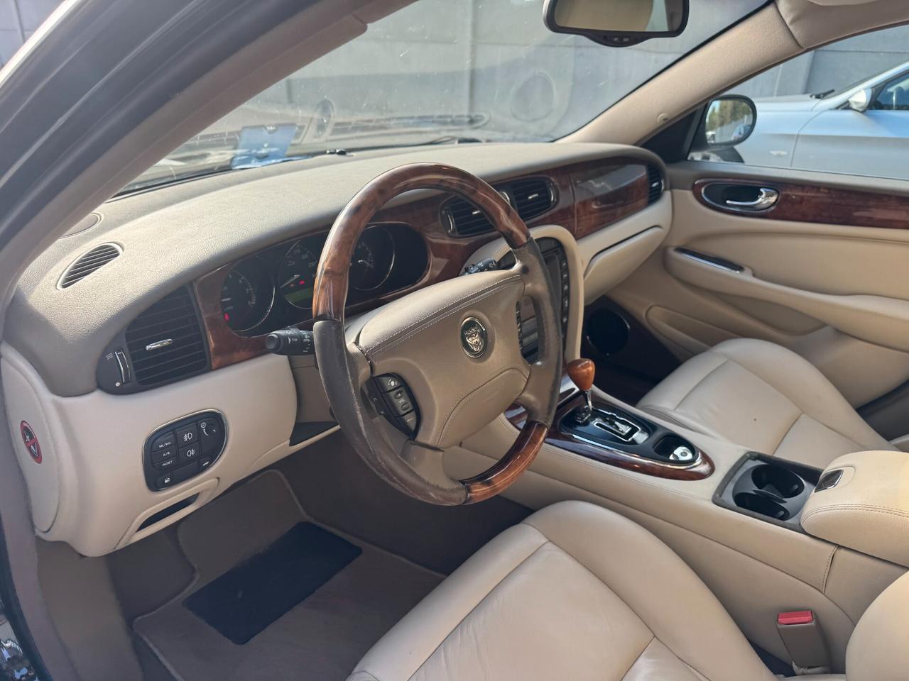 Jaguar XJ 4.2 V8 cat Executive