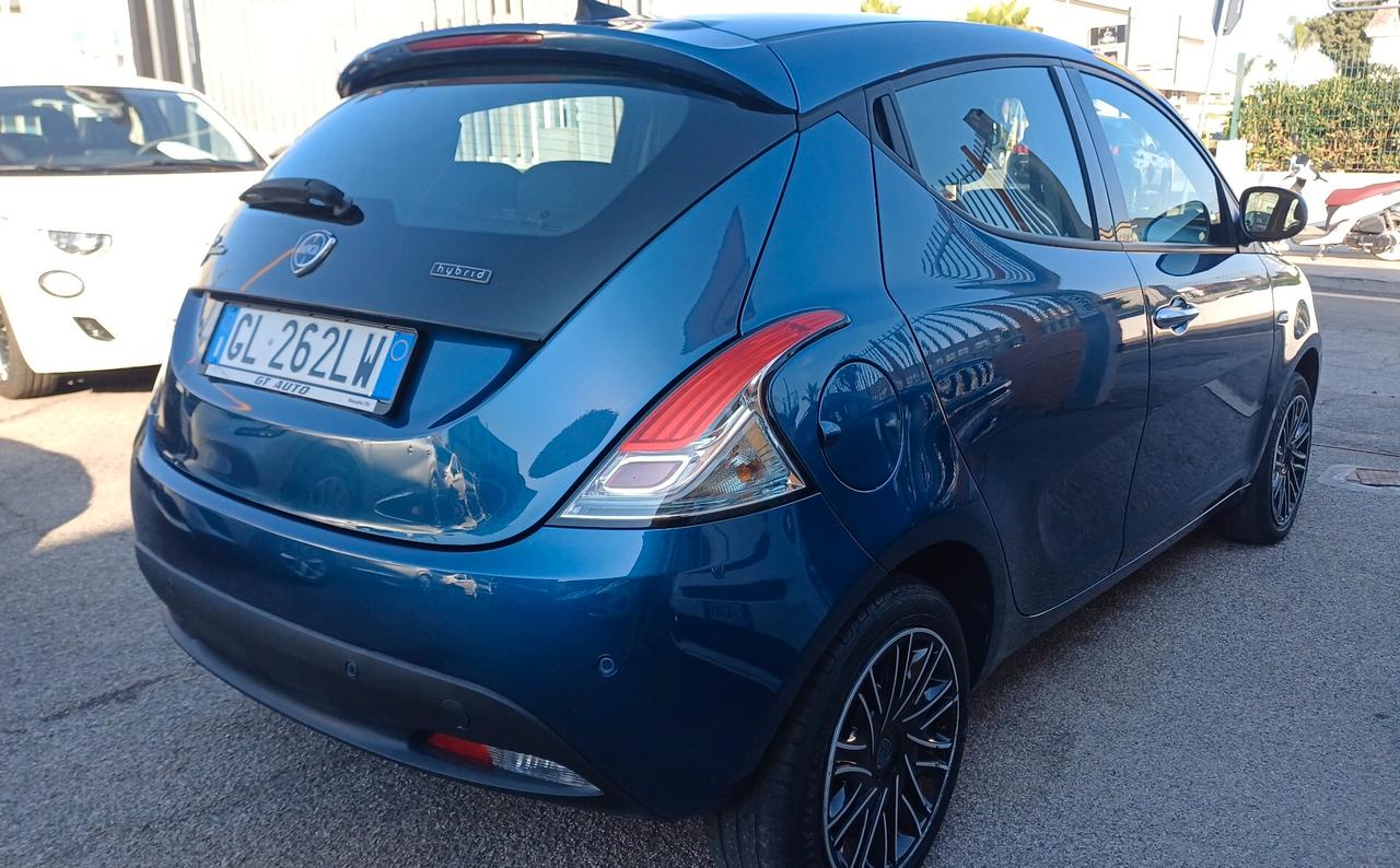 Lancia Ypsilon 1.0 FireFly 5 porte S&S Hybrid Gold