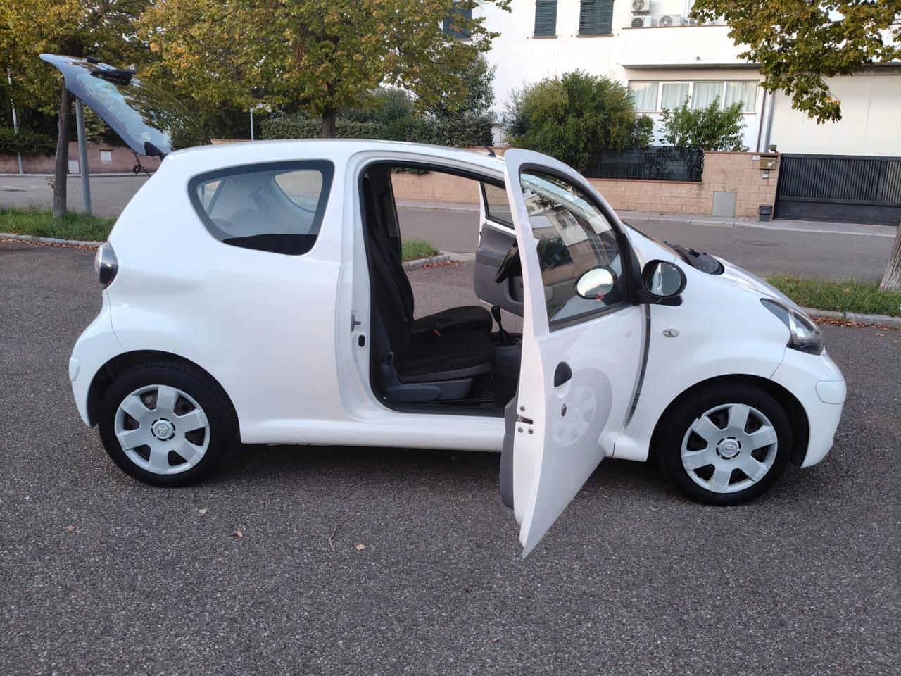 Toyota Aygo 1.0 SOLO 76.000 KM NAV