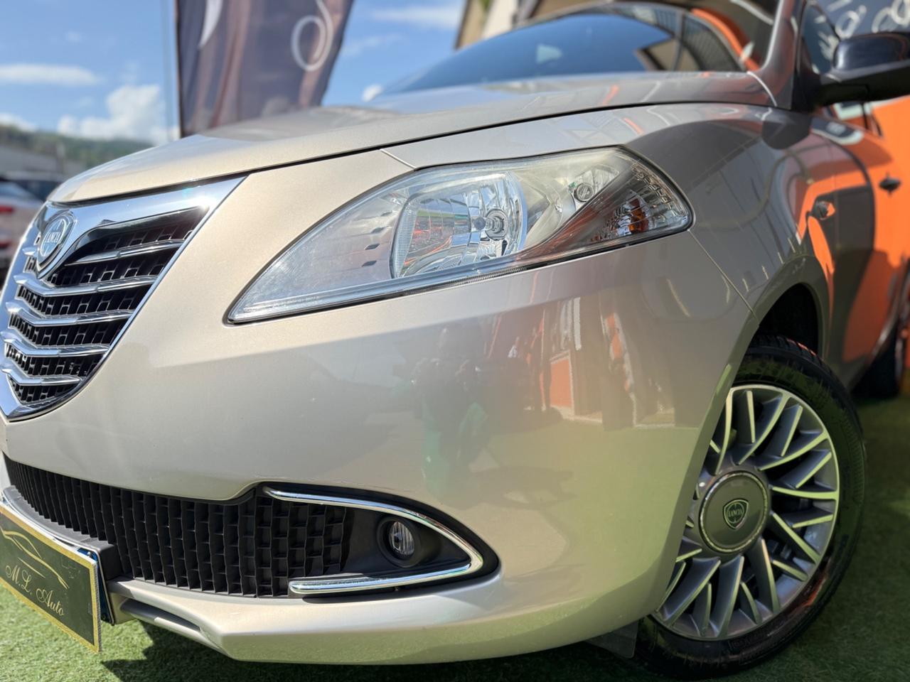 Lancia Ypsilon 1.2 69 CV 5 porte S&S Platinum