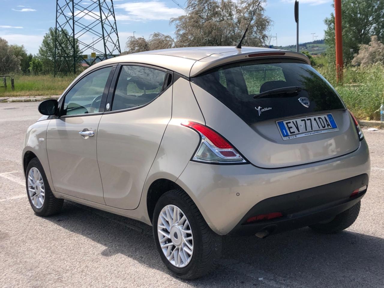 Lancia Ypsilon 0.9 TwinAir 85 CV 5 porte Metano Ecochic Gold