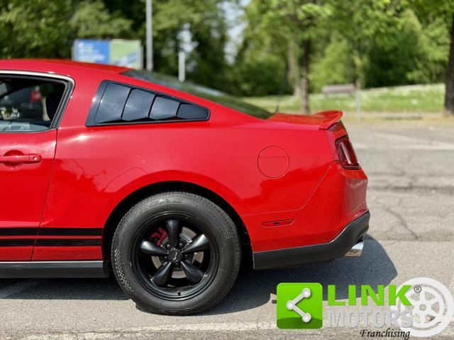 FORD Mustang COUPE