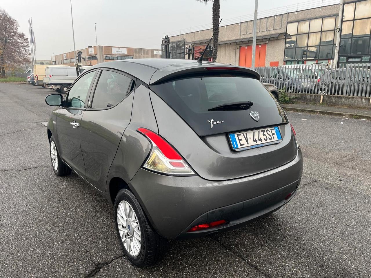 Lancia Ypsilon 0.9 TwinAir 84CV-62 5 porte Metano Ecochic Gold