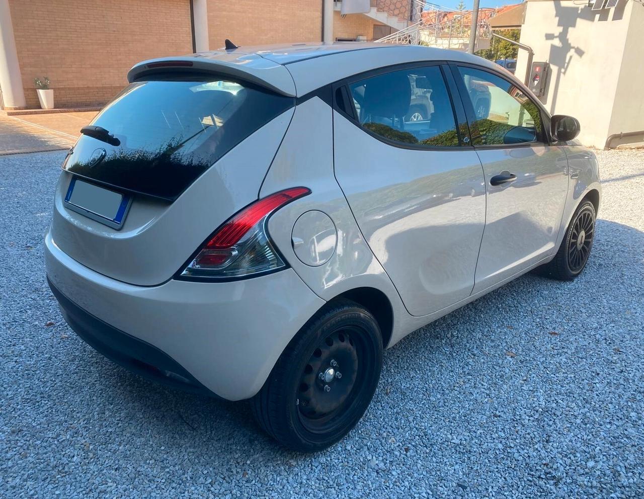 Lancia Ypsilon 1.2 69 CV 5 porte S&S Gold