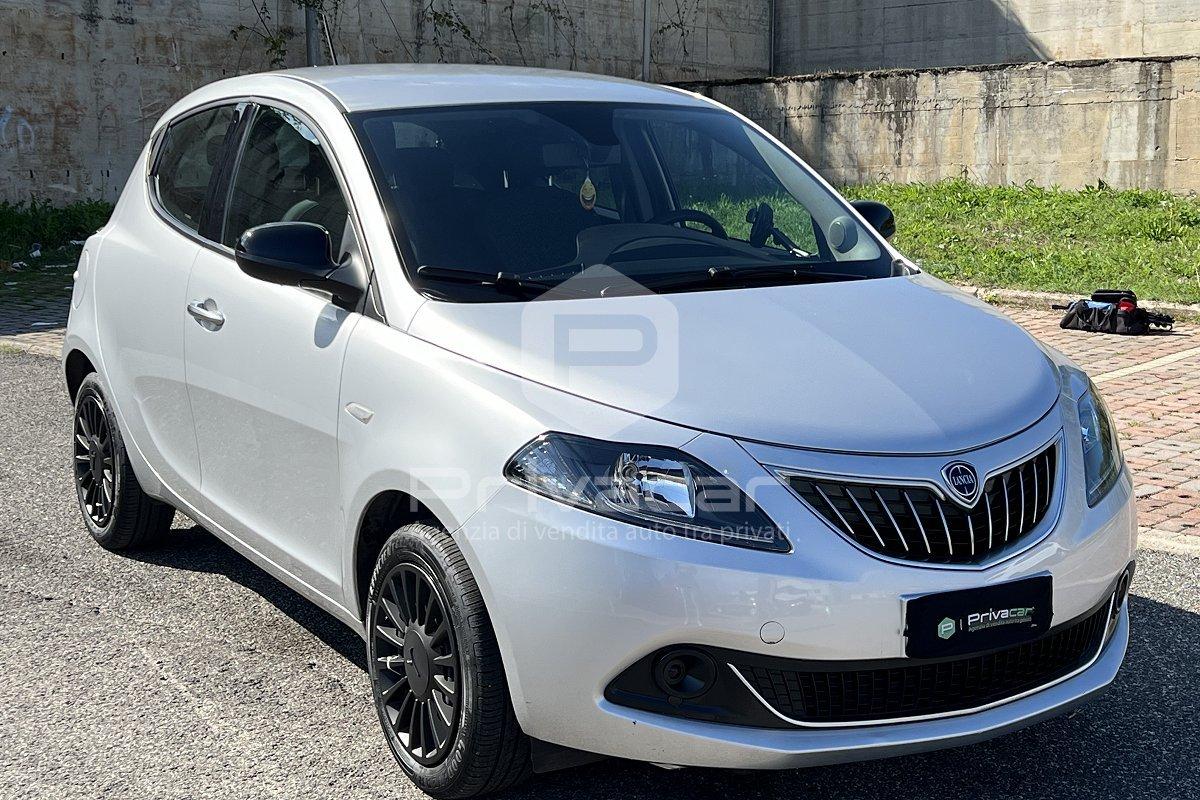 LANCIA Ypsilon 1.0 FireFly 5 porte S&S Hybrid Ecochic Silver