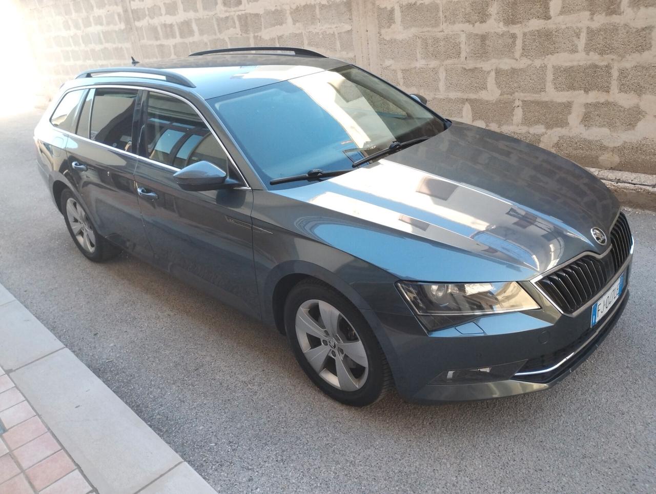Skoda Superb 2.0 TDI DSG Wagon Style