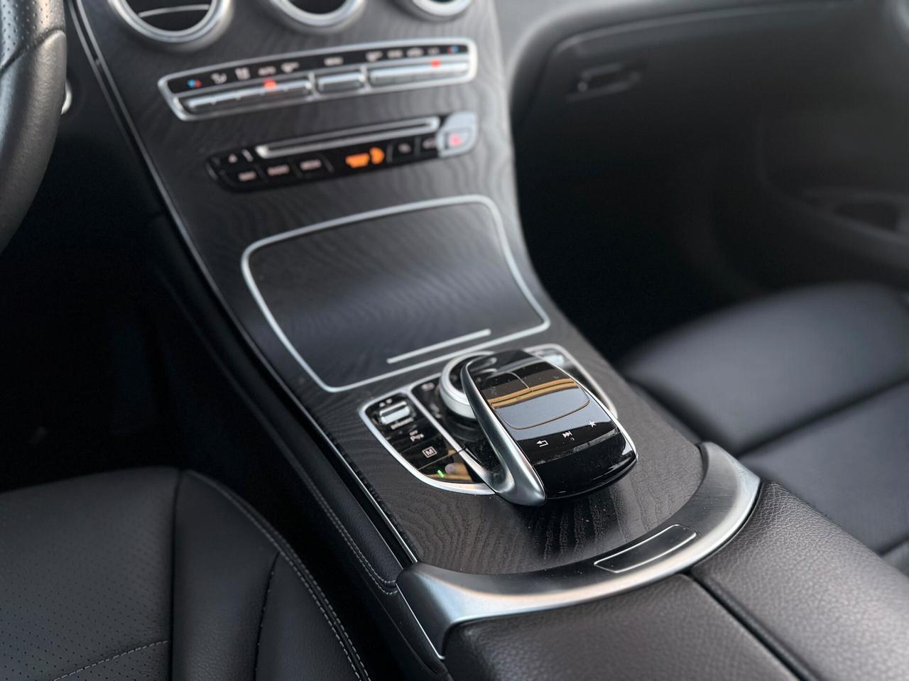 Mercedes-benz GLC 250 d 4Matic Total Black/PEDANE/20"/BELLA