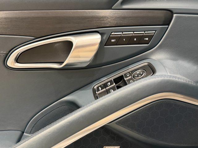 PORSCHE 911 3.0 Carrera 4 GTS Cabriolet
