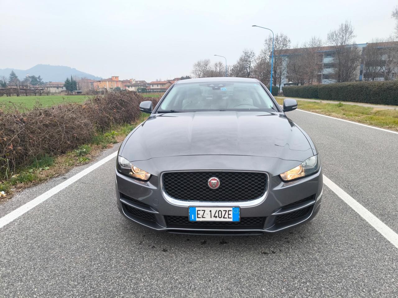 JAGUAR XE 2,0 180CV- AUTOMATICA-EURO 6- MOTORE NUOVO