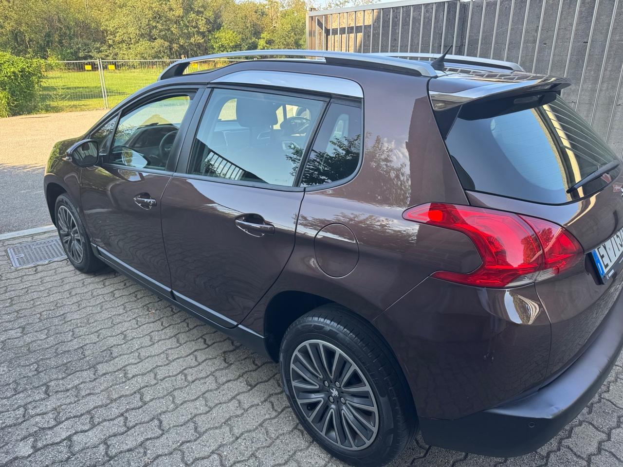 Peugeot 2008 1.6 e-HDi 92 CV neopatentati