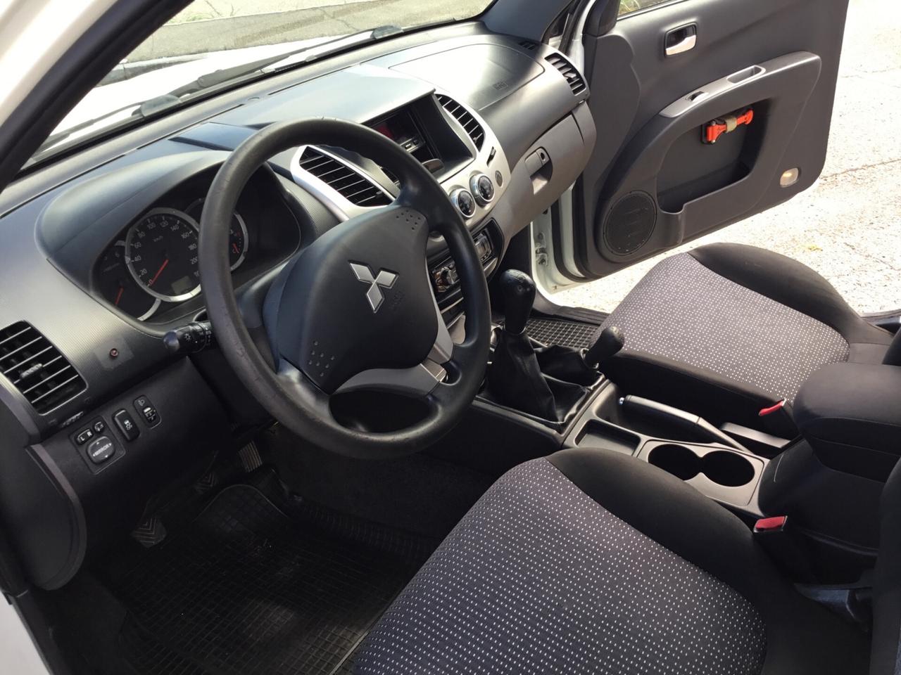 Mitsubishi L200 2.5 DI-D Club Cab cassone ribaltabile