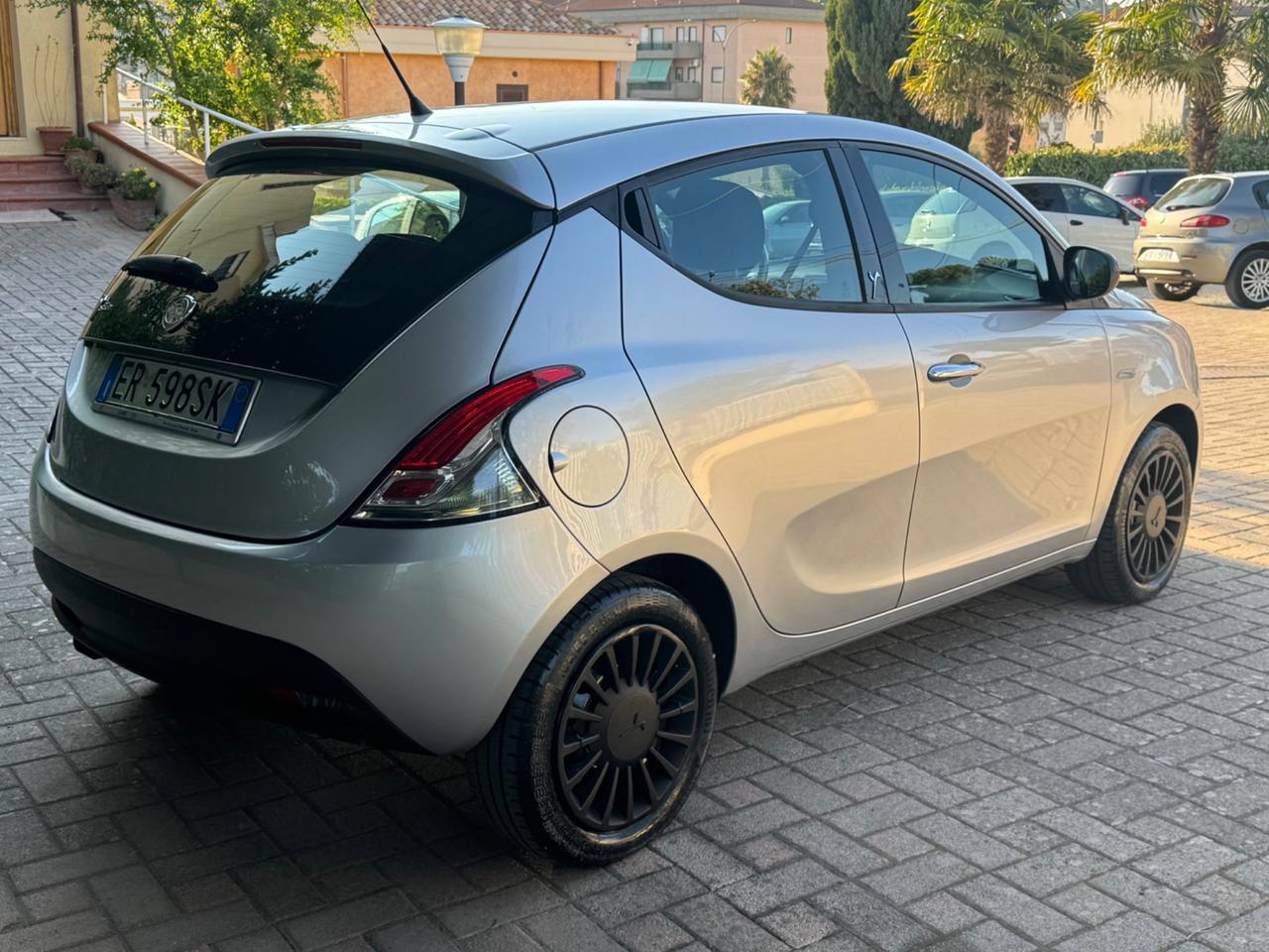Lancia Ypsilon 1.2 69 CV 5 porte S&S Silver