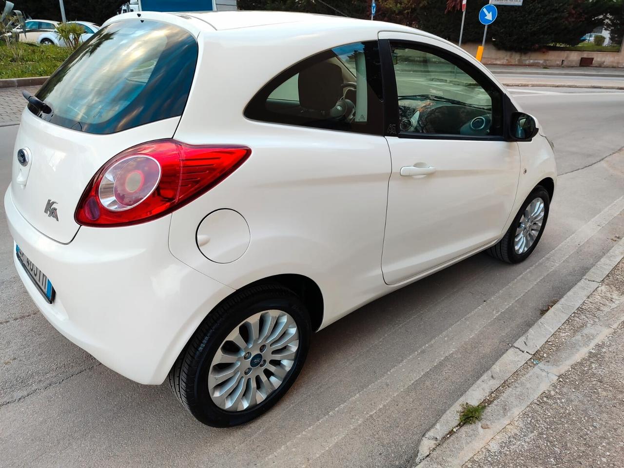 Ford Ka 1.2 BENZ. 69CV Titanium!