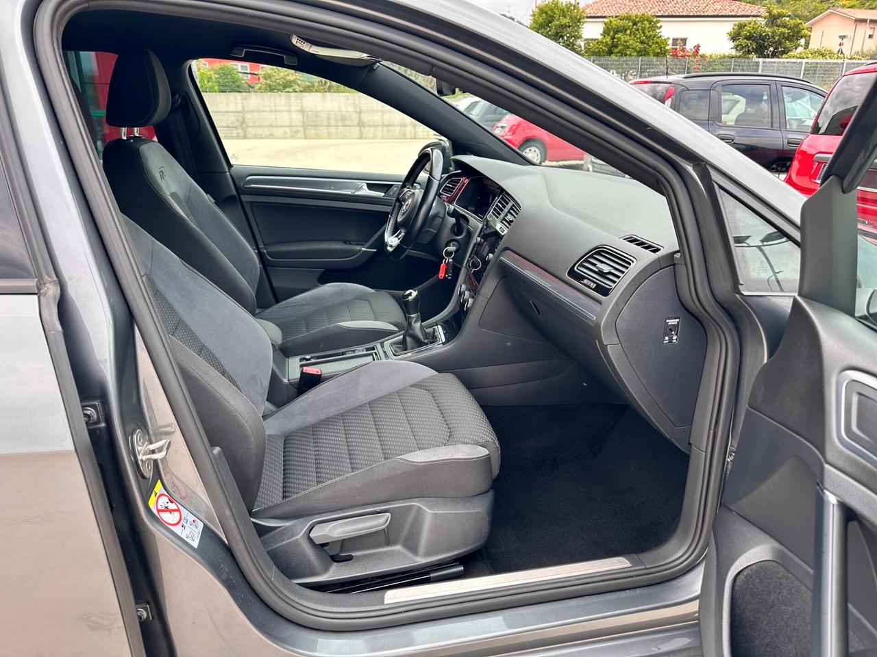 Volkswagen Golf 1.6 TDI 115 CV R-LINE
