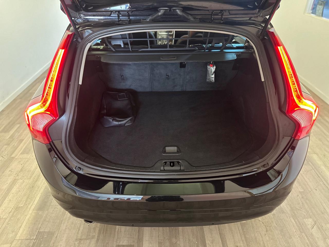 Volvo V60 D2 Momentum EURO 6