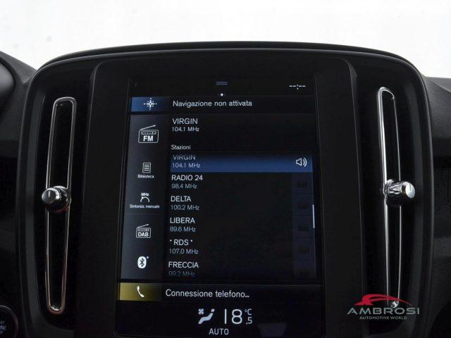 VOLVO XC40 T2 Momentum Core