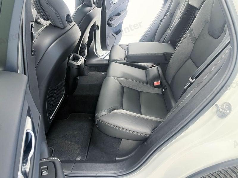 Volvo XC60 XC60 B4 (d) FWD GEARTRONIC PLUS DARK