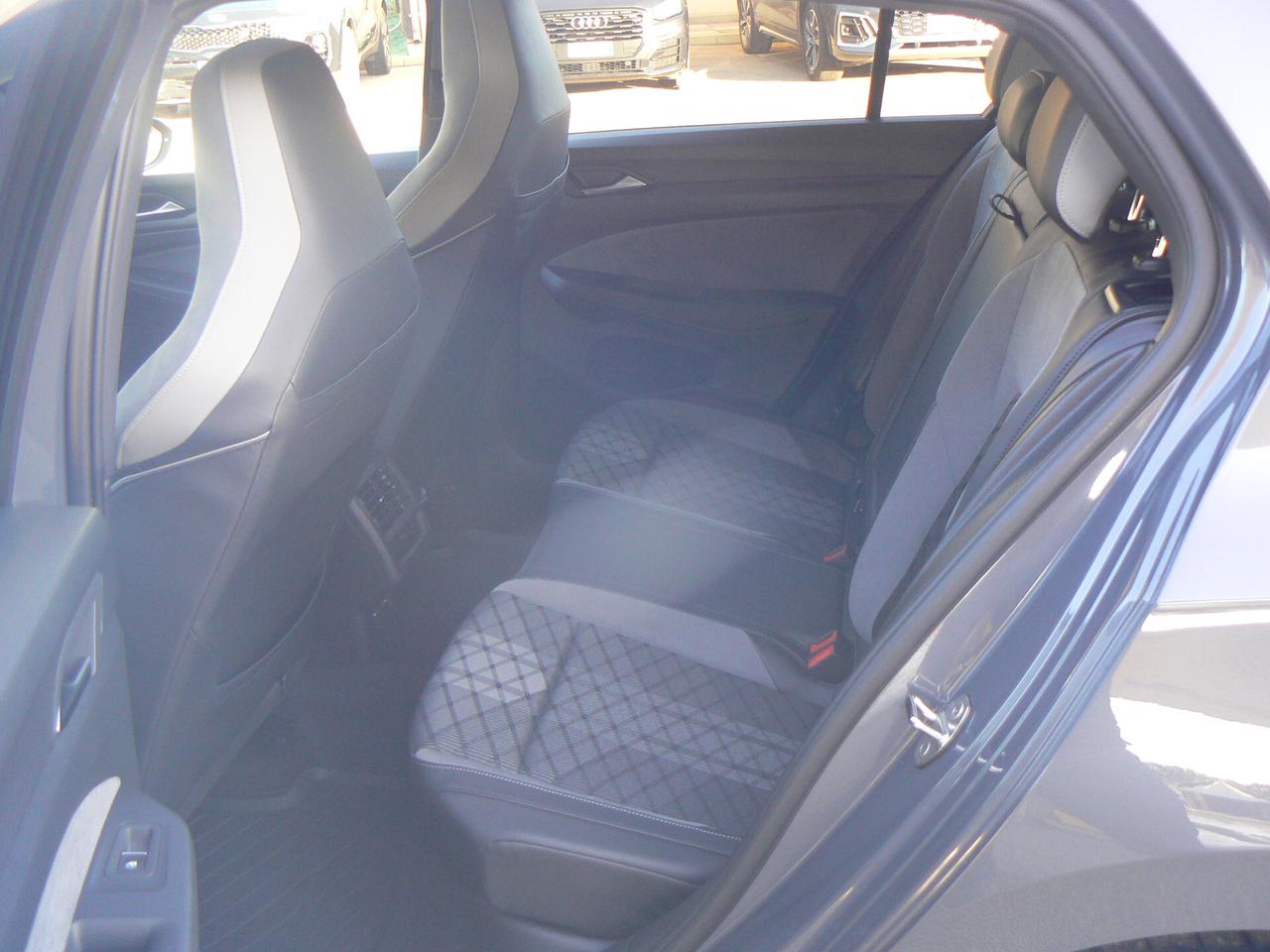 Volkswagen Golf 2.0 TDI 150 CV DSG SCR R-Line Plus