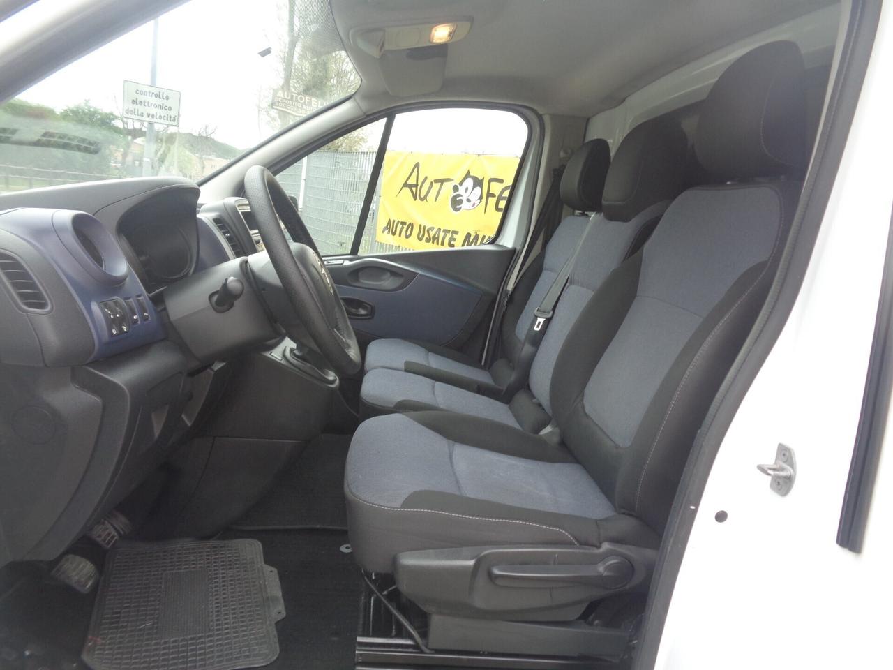Vivaro 1.6 BiTurbo friziobne e volano km0 garz 12
