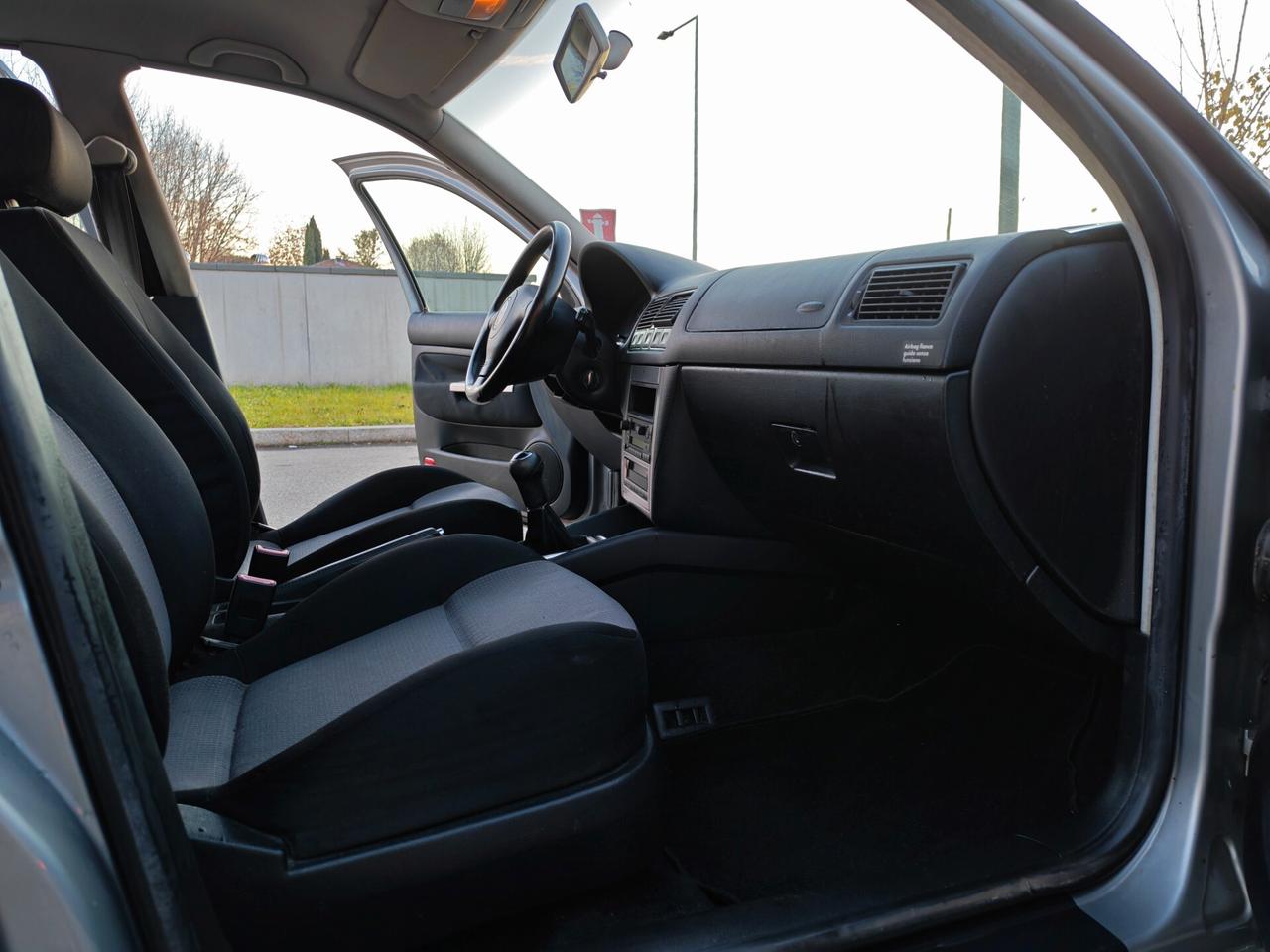 Volkswagen Golf 1.6 BENZINA 105cv Highline