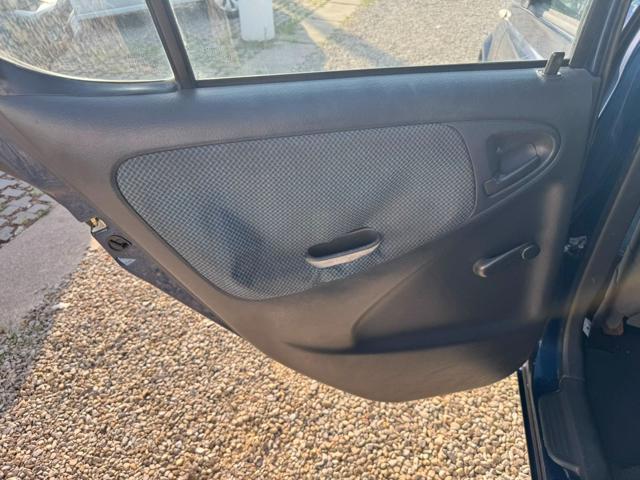 TOYOTA Yaris 1.0i 16V cat 5 porte Sol